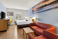 Days Inn & Suites by Wyndham Lakeland - 2 estrellas