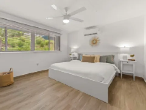 Marie's Oceanfront Condo-1bdrm-3 Pools サウスサイドのホテル