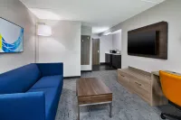 Holiday Inn Express & Suites EDEN PRAIRIE - MINNEAPOLIS by IHG - parking