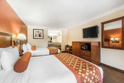Rodeway Inn & Suites Canyon Lake-Menifee West Hotels near Spectrum Center
