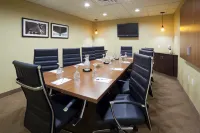 Holiday Inn Express & Suites ROGERS by IHG - parking