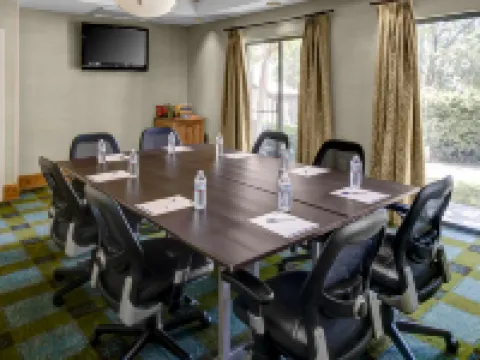 ホリデイ イン エクスプレス & スイーツ アトランタ バックヘッド by IHG アトランタのホテル