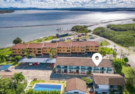 BeautifulI luka! Come whale spotting! Jetty, pool, boat ramp, boat parking.