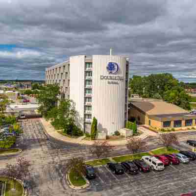 DoubleTree by Hilton Appleton Hotel Exterior