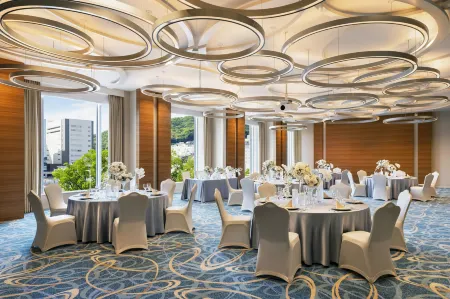 Sheraton Grand Hiroshima Hotel Отели рядом с достопримечательностью «Мемориал мира в Хиросиме»