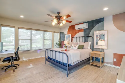 Lakefront Retreat in Granbury Lake, Dock, Hot Tub & Fire Pit