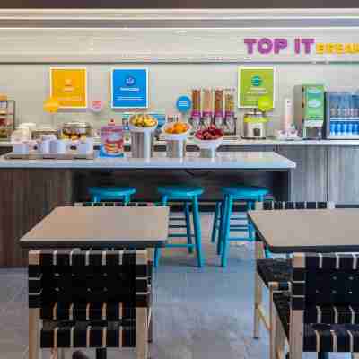 Tru by Hilton Commerce Dining/Meeting Rooms
