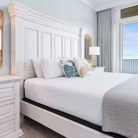 Beachfront 3-bedroom Condo on 15th Floor Balcony, Lazy River, Jacuzzis