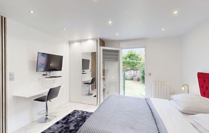 Kimia Suite Room