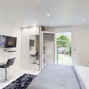 Kimia Suite Room