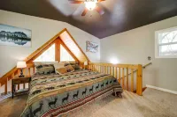 Private Hot Tub, Yard Pet-Friendly Whittier Cabin - 3 tähden