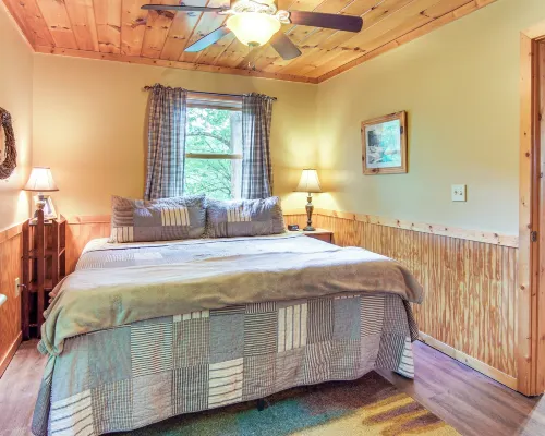'Fox Den' w/ Hot Tub! 22 Mi to Cataloochee Skiing Hotels in Qualla