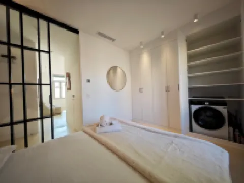 Viva Riviera Design and Sunny Commandant André