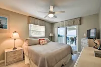 Pool Access! Indian Shores Beachfront Condo - Holiday Apartments