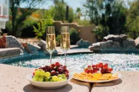 Hot Property/Foothills/Heated Pool/Spa/Sleeps16+