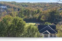 Great Escape II - Resort Style 2 Bdr Condo on Golf Course w/ Pool!