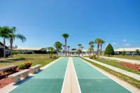 Screened Porch + Pool Access: Cozy Sebring Condo