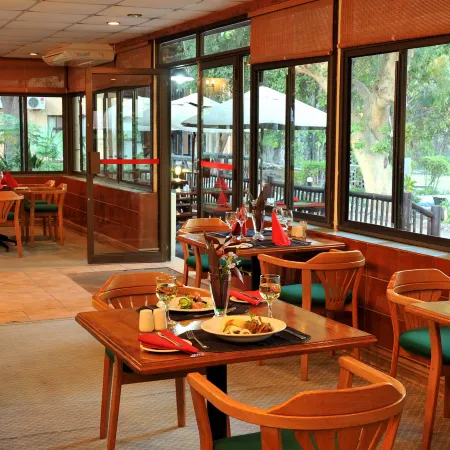 Cresta Riley's Hotel