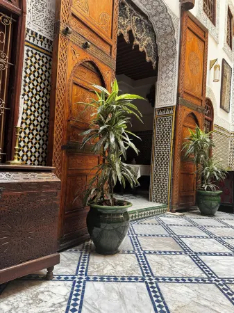 Riad Dar Laura Отели рядом с достопримечательностью «Merinide Necropole»