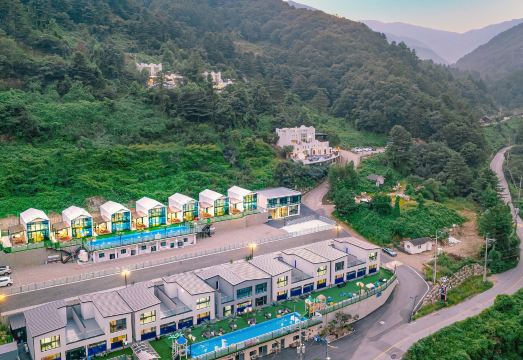 글램핑 외부 전경