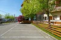 Hotel Los Arces - parking