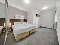 Comfy 2-Bed Near the Lake with Secure Parking
