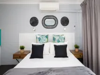 Batemans Bay Studio Escape with Lush Vista Hotels in Batehaven