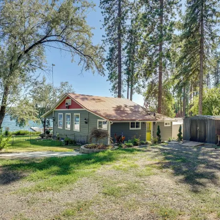 Waterfront Deck w/ Fire Pit: Lake Spokane Gem!