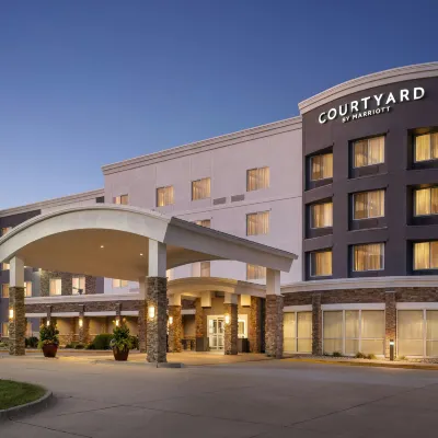 Courtyard des Moines Ankeny Hotels near Menards
