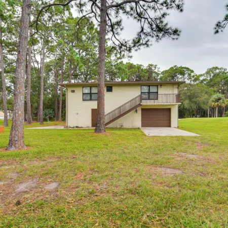 On-Site Pond: Sleek Largo Studio < 7 Mi to Beach!