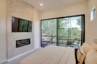Chic Utah Getaway w/ Fireplace, Sauna & 2 Decks!