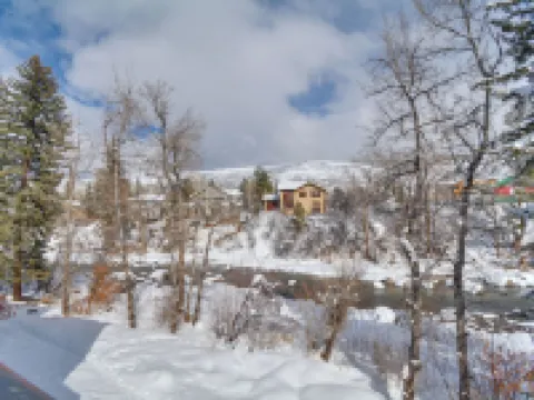 Private Ski Retreat in Avon: Eagle River Views! Hotels in Eagle-Vail