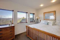Stunning 360 Ocean Views, Near Redwoods NP! - Parking