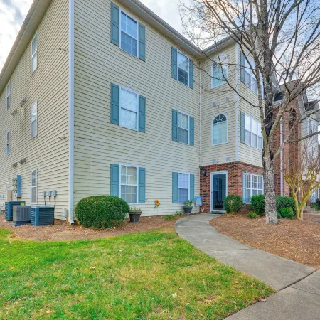 9 Mi to Uncg & Dtwn: Suburban Family Condo
