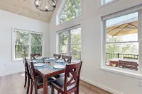 Luxurious 3BR Home w/ Hot Tub & Fireplace - 3 estrellas