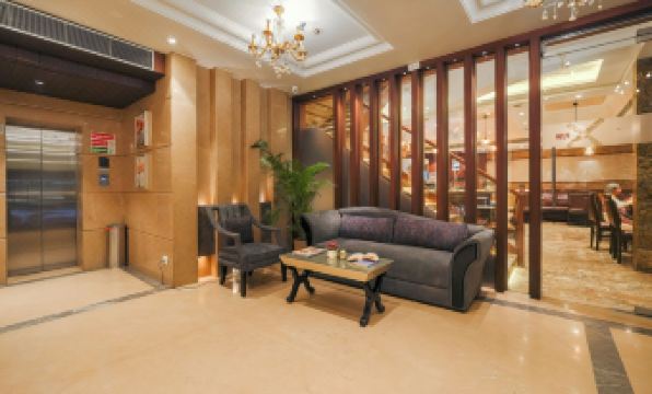 BluSalzz Select City Centre Near Golden Temple