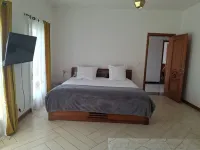 Tia Vahine - Boutique Hôtel Ivato Отели в г. 