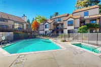Lake Arrowhead Views! Condo w/ Shared Pool & Spa - balcony