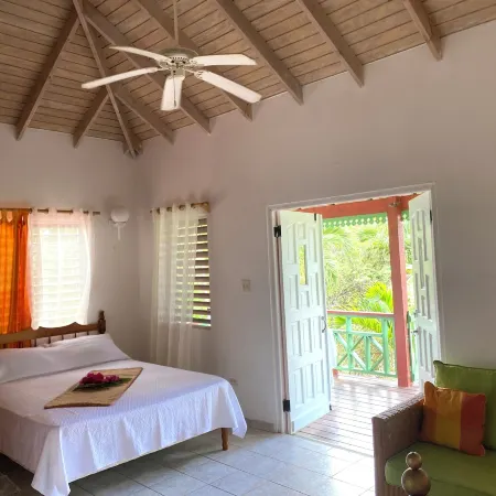 The Greenside Cottages - Private Tropical Garden - Residential Area 5 Mins from the Beach