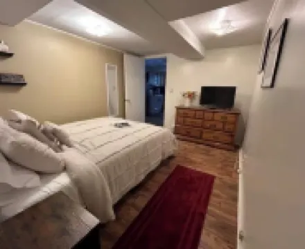 Charming 2-Br Basement Apartment, Central to National Park, Close to Interstate