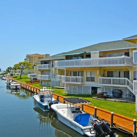 Happy Beach Villa 3 Bedroom Condo by RedAwning