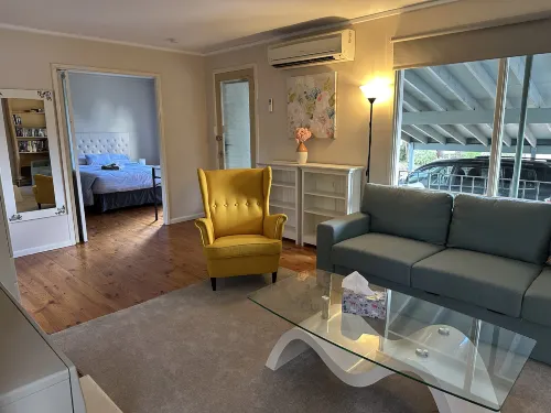 Charming 3 Bedroom Home in Garran, Perfect for Families and Groups - 3-Star