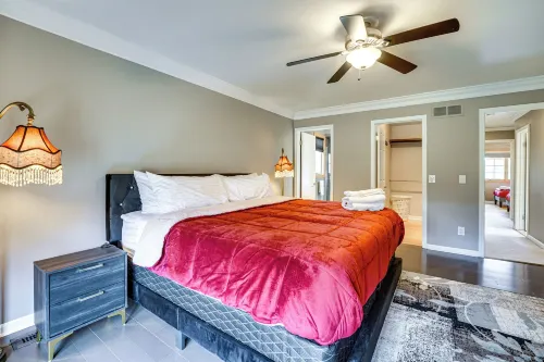 Sterling Heights Getaway w/ Fire Pit! - Wifi