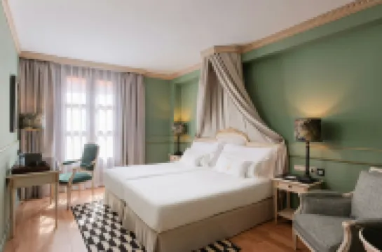 Eugenia de Montijo, Autograph Collection