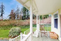 Cozy Cottage w/ Hot Tub in Freeland, Pets Welcome! - 3-Star
