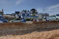 New Holmwood Hotel - parking