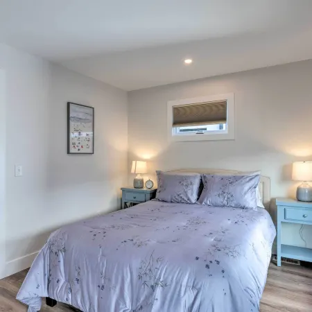 Traverse City Townhome Walk to Beach!