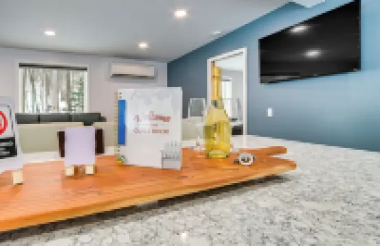 6 Mi to Boyne Mtn: Cozy & Private Couple's Cottage