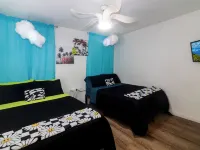 Bright Vibes Home- Sleeps 8- 1 Block to University- Pacman, BBQ, Indoor Gym Hotels in Redlands