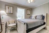 3 Mi to Jensen Beach: Pet-friendly Getaway w/ Yard - 3 estrellas